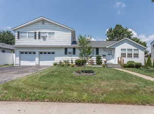 20 W Neptune Ave, Lindenhurst, NY 11757