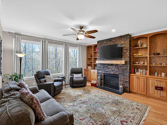2nd image of 440 Longwood Dr