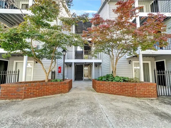 628 Granville Ct, Sandy Springs, GA 30328