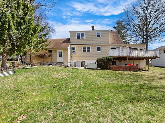 4th image of 577 Forest Ave