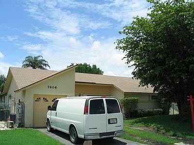 1st image of 7606 SW 7th Pl