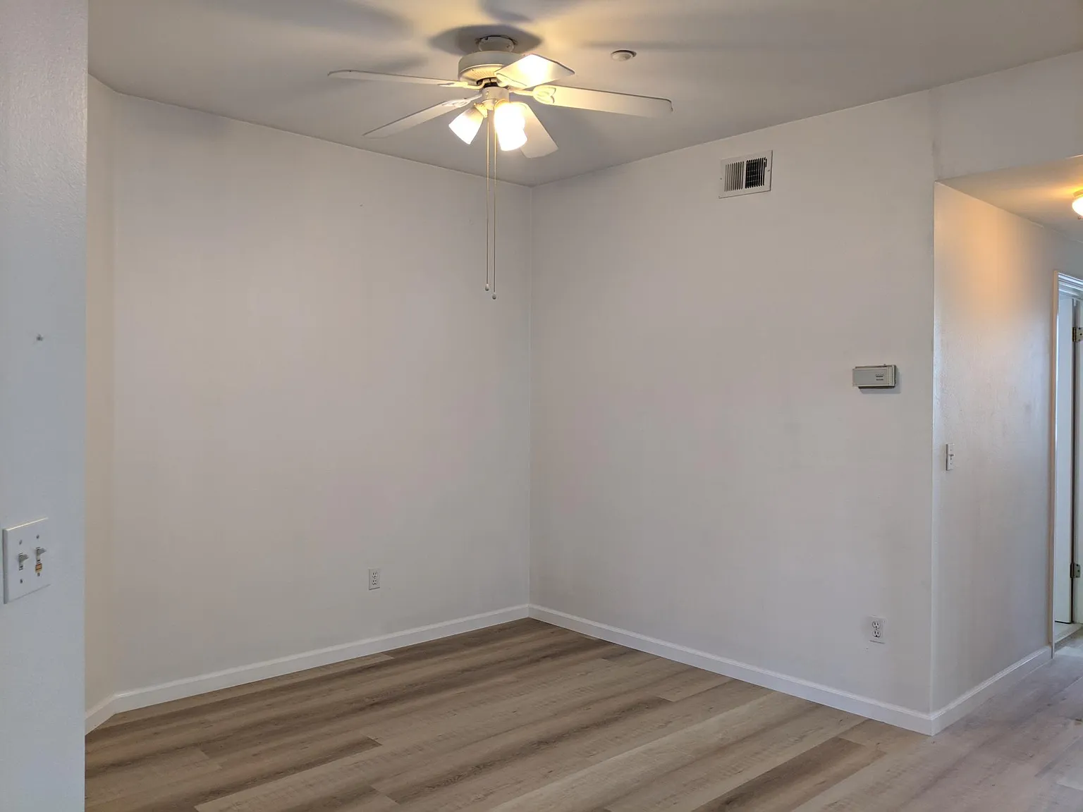 2 bed, 1058 sqft, $3,600 — Photo 2