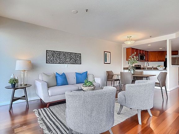 3rd image of 100 Park Ave W APT 902