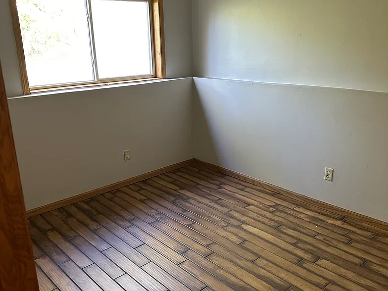 5660 Penfield Ave N — Photo 10