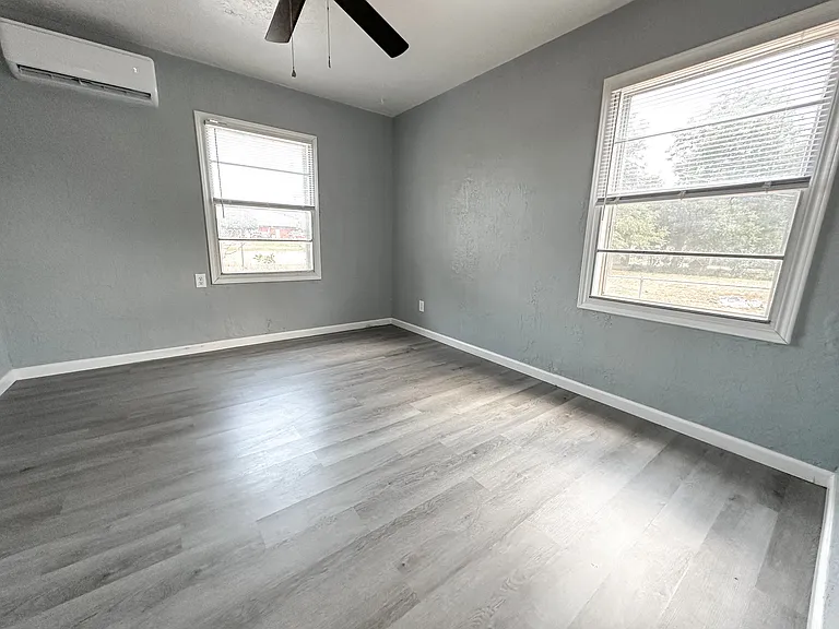 212 SW 23rd Pl — Photo 24