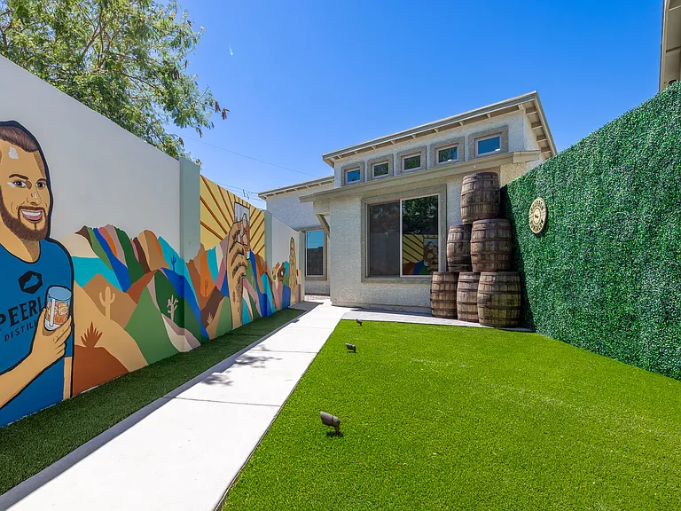 2919 E Monroe St — Photo 1