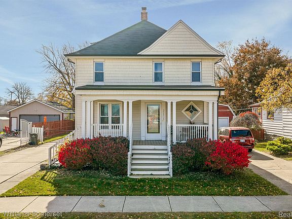 2nd image of 22816 Ridgeway St