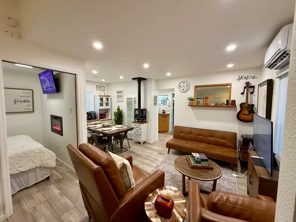 21818 Buckthorn Dr, Cedarpines Park, CA 92322