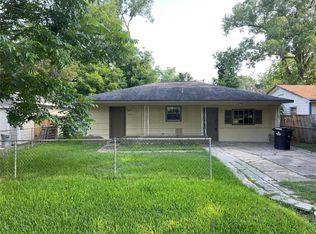 1417 W Talmadge St, Alvin, TX 77511