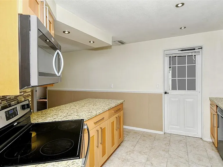 3137 Lockwood Ter — Photo 8
