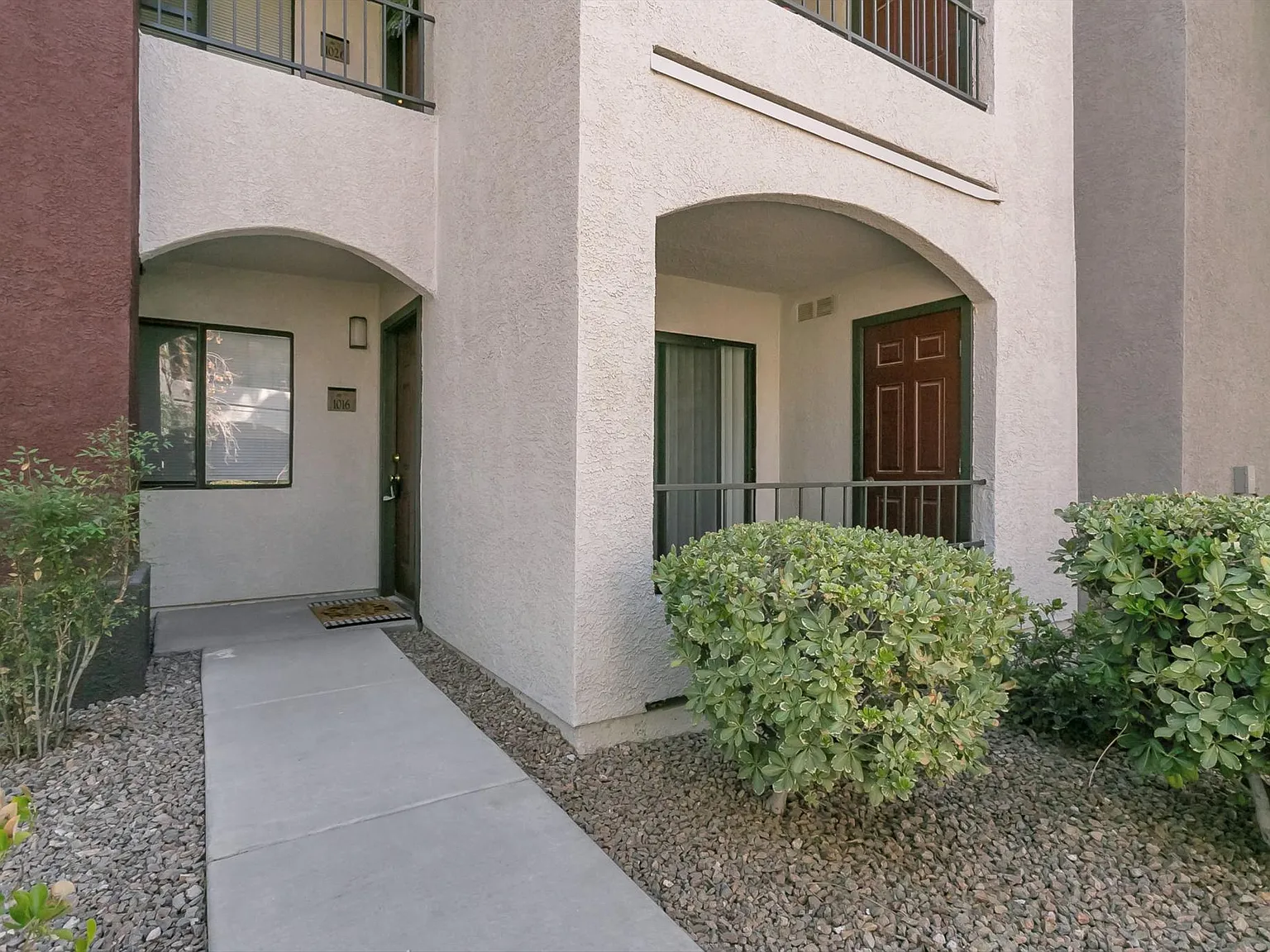 2 bed, 921 sqft, $1,700 — Photo 2