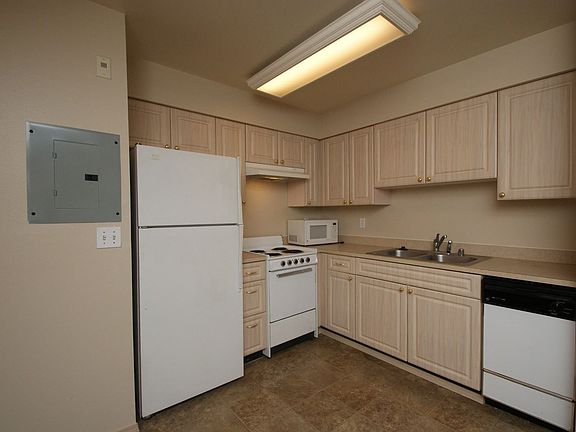 4th image of 404 Terry Ave #7610294