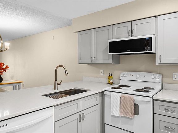 5th image of 13250 RIDGE ROAD #1-6