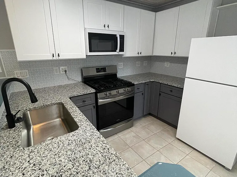 736 W King St #A — Photo 4