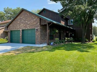834 Beechlawn Ct, East Lansing, MI