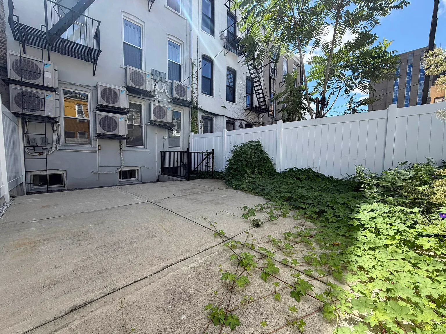 395 Stanhope Street — Photo 2