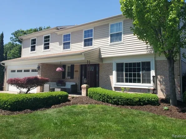 1847 Lyster Ln, Troy, MI 48085