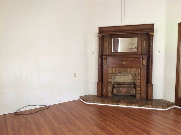 3rd image of 909 S Royall St