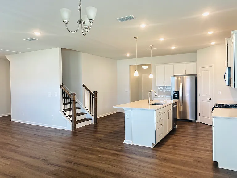 1312 Hollyview Ave — Photo 7