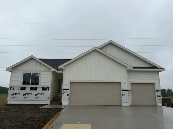 3014 Shady Lane Dr, Norwalk, IA 50211