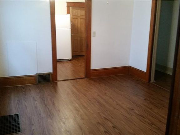 4th image of 924 E 26th St