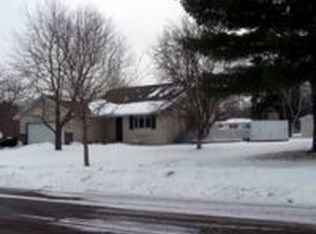 506 Pine Ridge Ter, River Falls, WI 54022