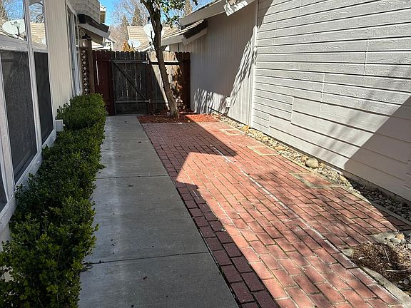 5th image of 1033 Meadowbridge Dr
