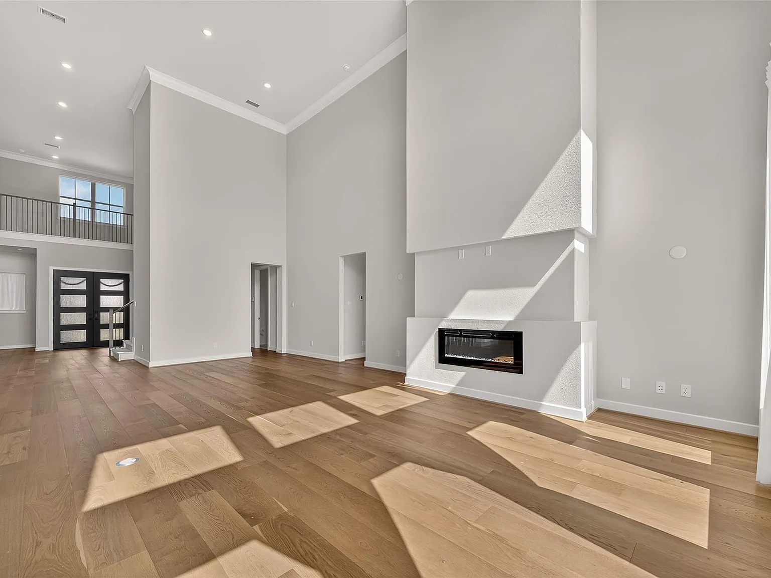 5 bed, 4.5 bath, 3853 sqft, $5,500 — Photo 3