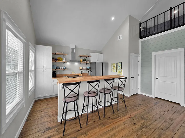 1049 Sunset Cir W — Photo 17