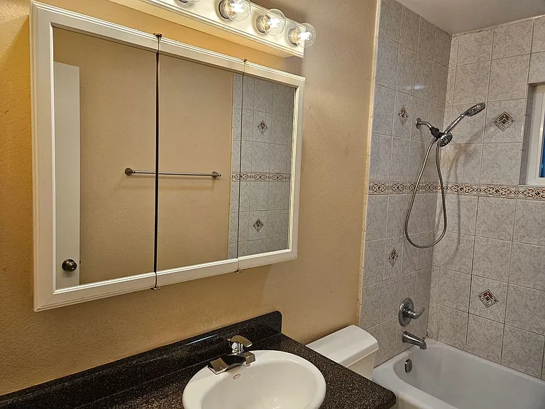 Tully Rd Apts — Photo 14