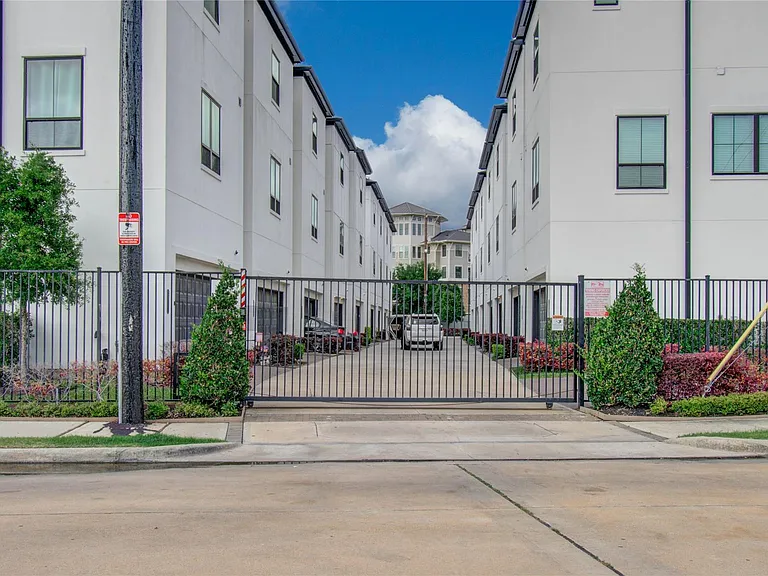 2818 Grand Fountains Dr #B — Photo 35