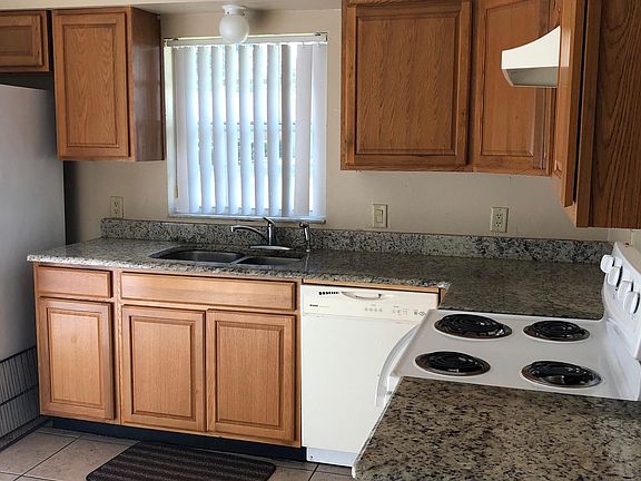2nd image of 1098 Laurel Oaks Ct