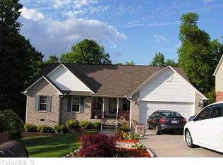 22 Landon Ln, Thomasville, NC 27360