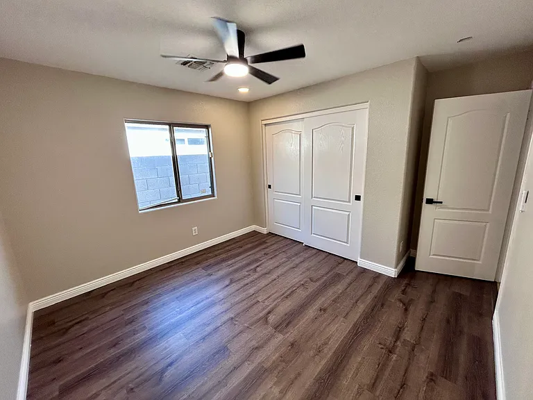 2424 E Morrow Dr — Photo 6