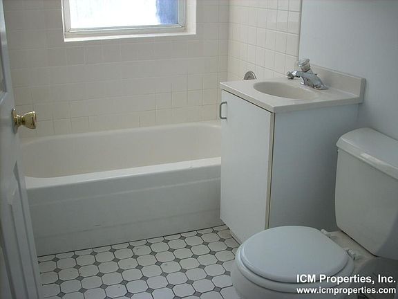3rd image of 2318 N Southport Ave #3FN