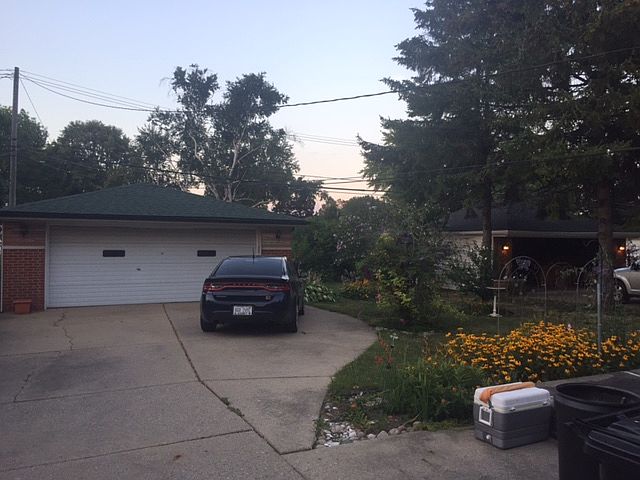 2nd image of 15244 Paris St