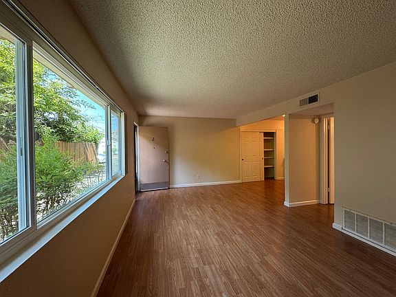 3rd image of 825 38th St APT 2