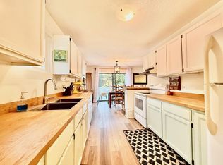 5607 Wakefield Rd, Sechelt, BC V7Z 0N3