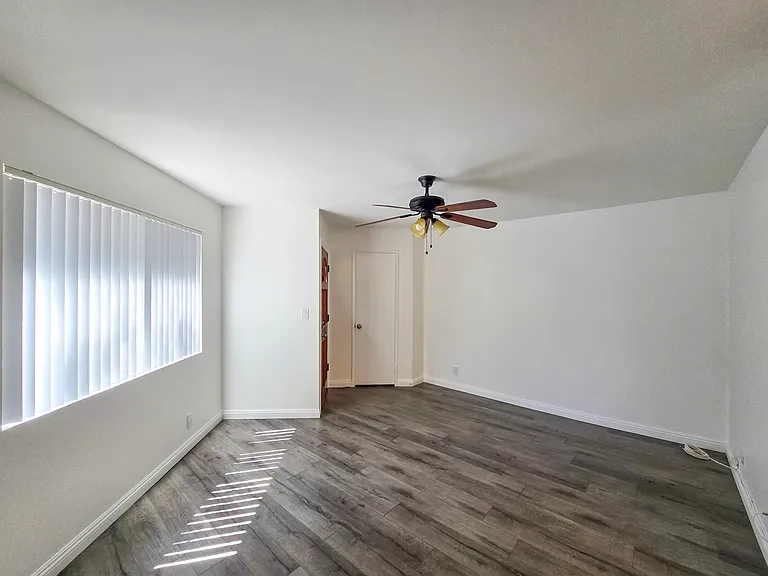 320 W Lomita Ave #7 — Photo 3