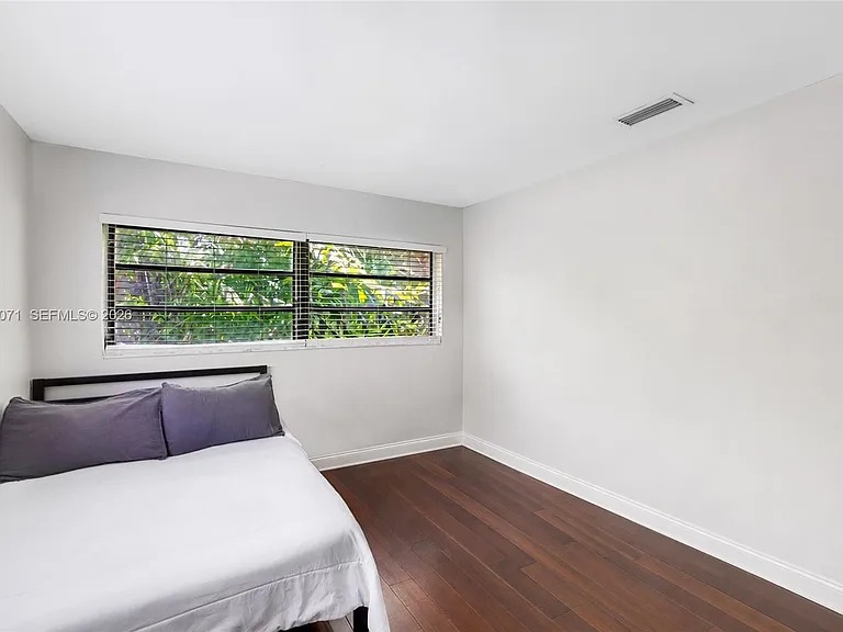 920 Aguero Ave — Photo 16