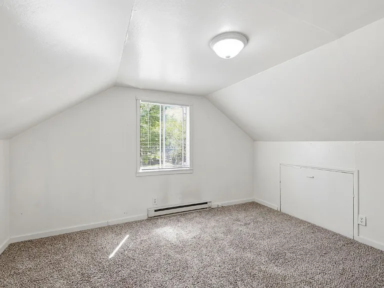 2189 Hilyard St — Photo 15