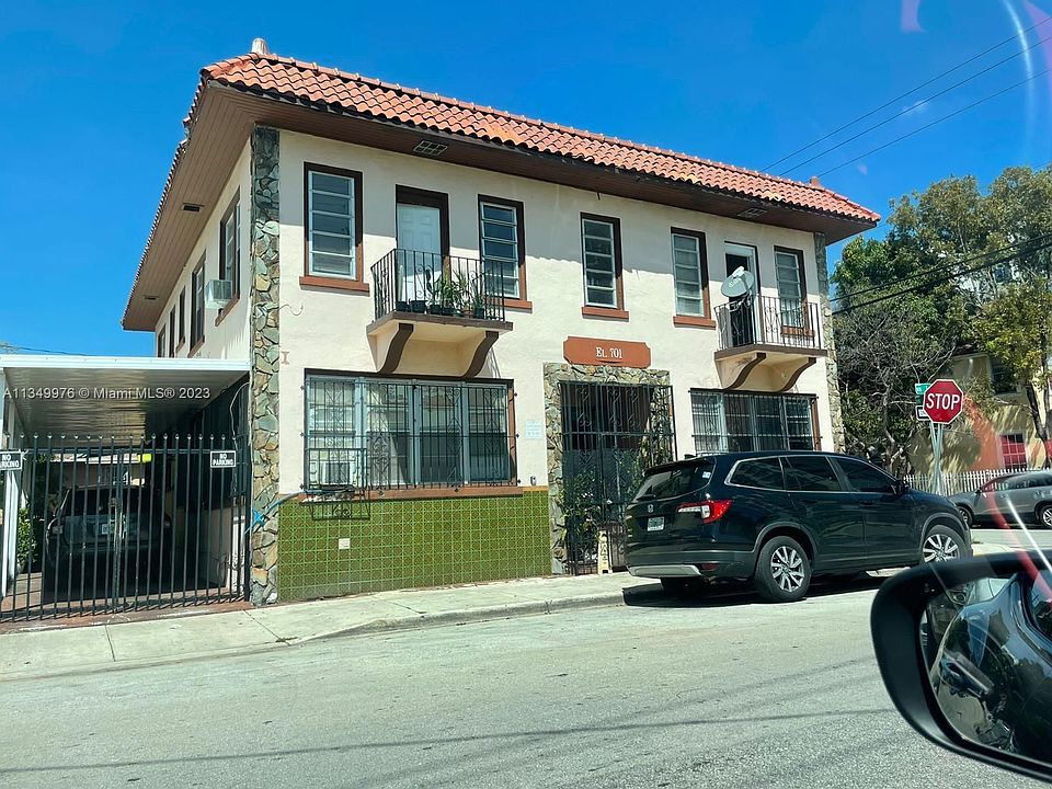 1st image of 701 NW 1st St APT 1