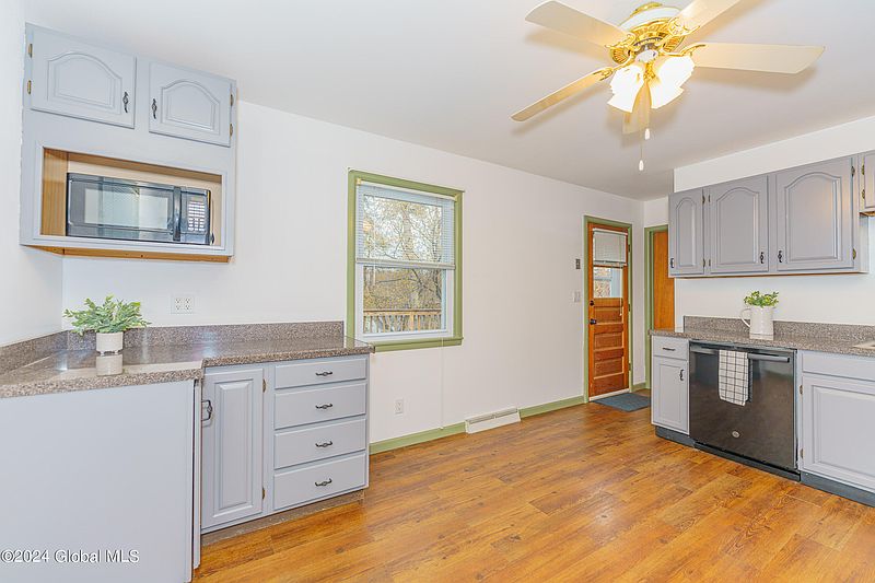 5th image of 224 Washington Ave E