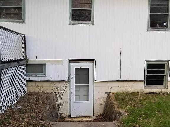 3rd image of 112 NW County Road H