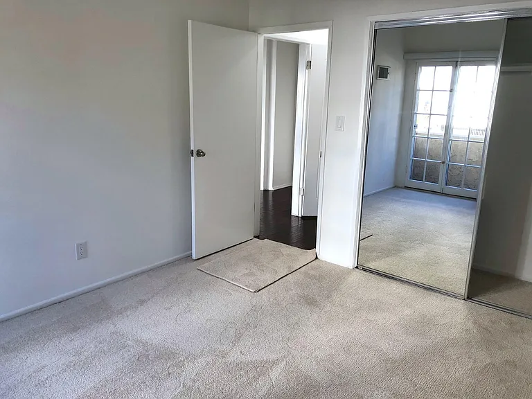 1409 Midvale Ave — Photo 12