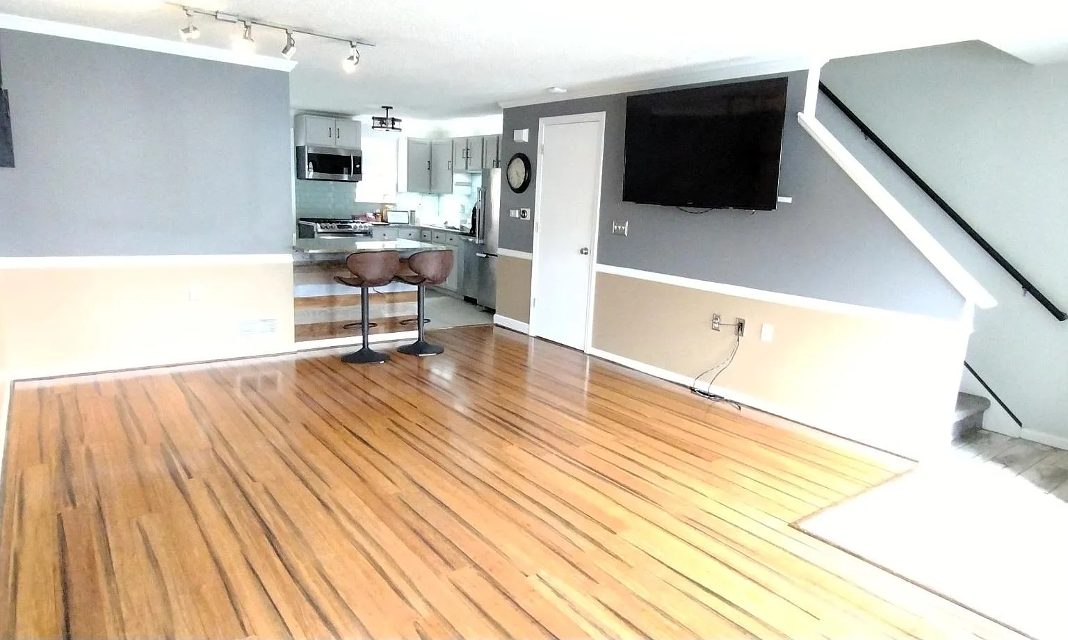 2 bed, 1350 sqft, $2,700 — Photo 4