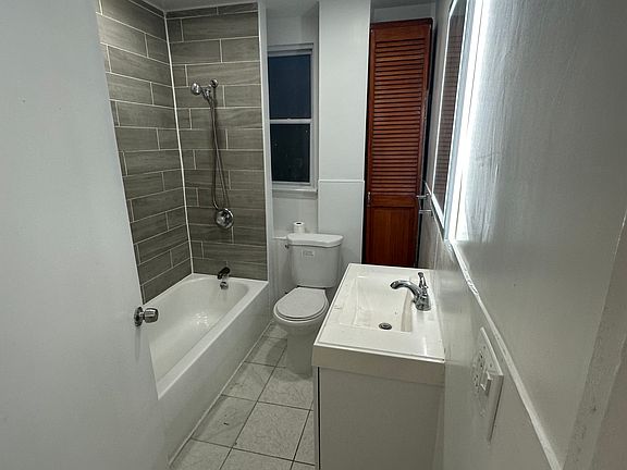 5th image of 472 E 26th St Floor 2