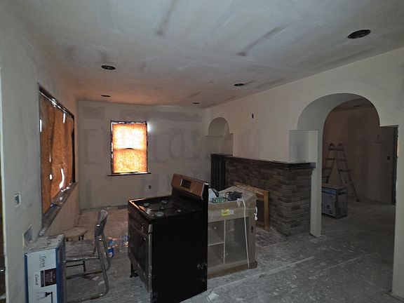 5th image of 1303 S Oak Ave
