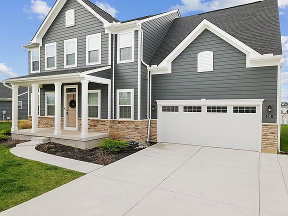 5th image of 192 Chapel Dr E