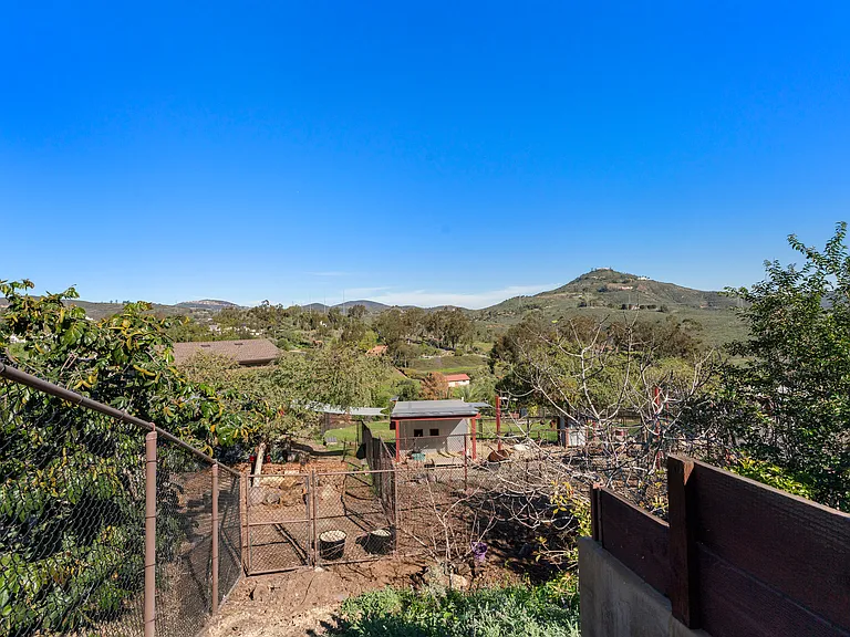 3605 1/2 Fortuna Ranch Rd — Photo 55